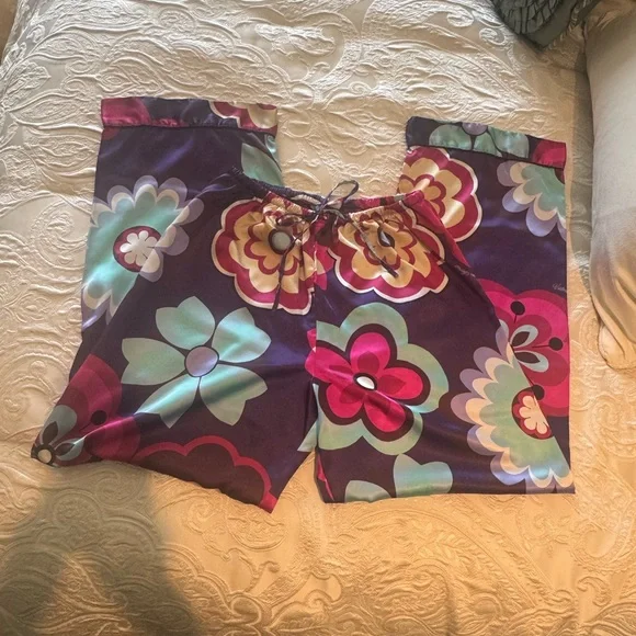 Victoria’s Secret Silky Soft Pajamas - Picture 5 of 8